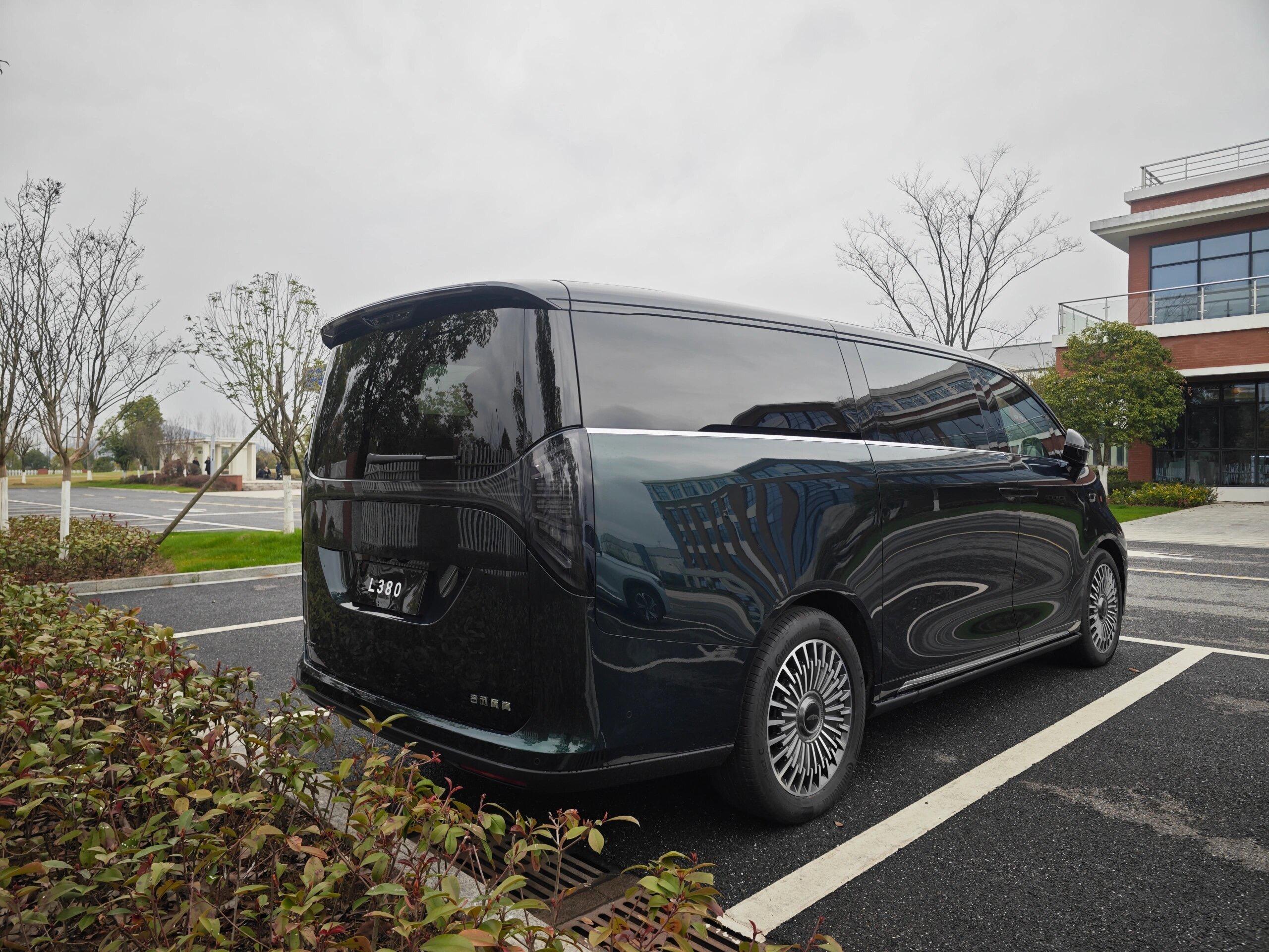 轿车销量表现都极为亮眼,曾经也孵化出了像吉利帝豪这样的国民家轿