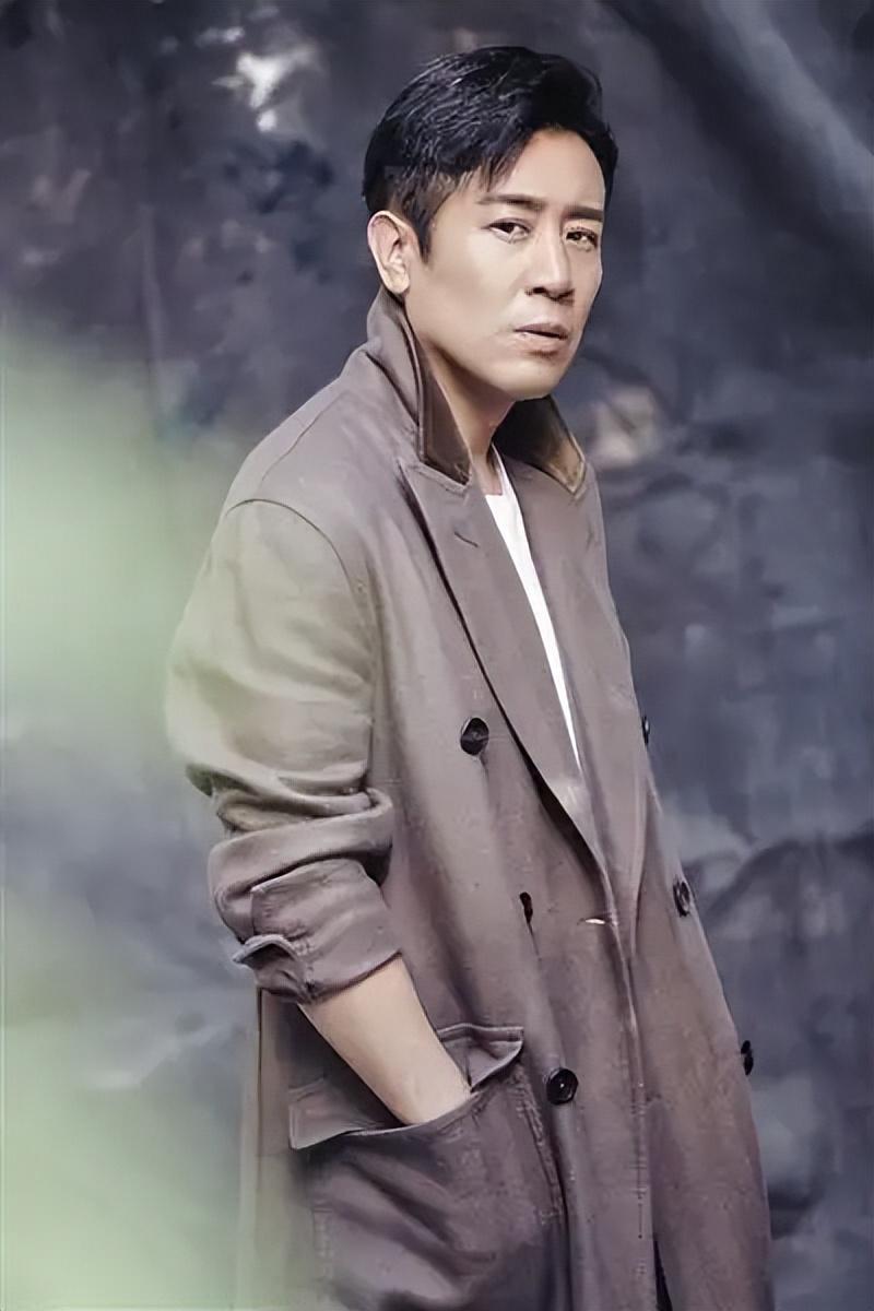 回顾演员于和伟:感激妻子在那段苦难日子里,相依相守10余年!