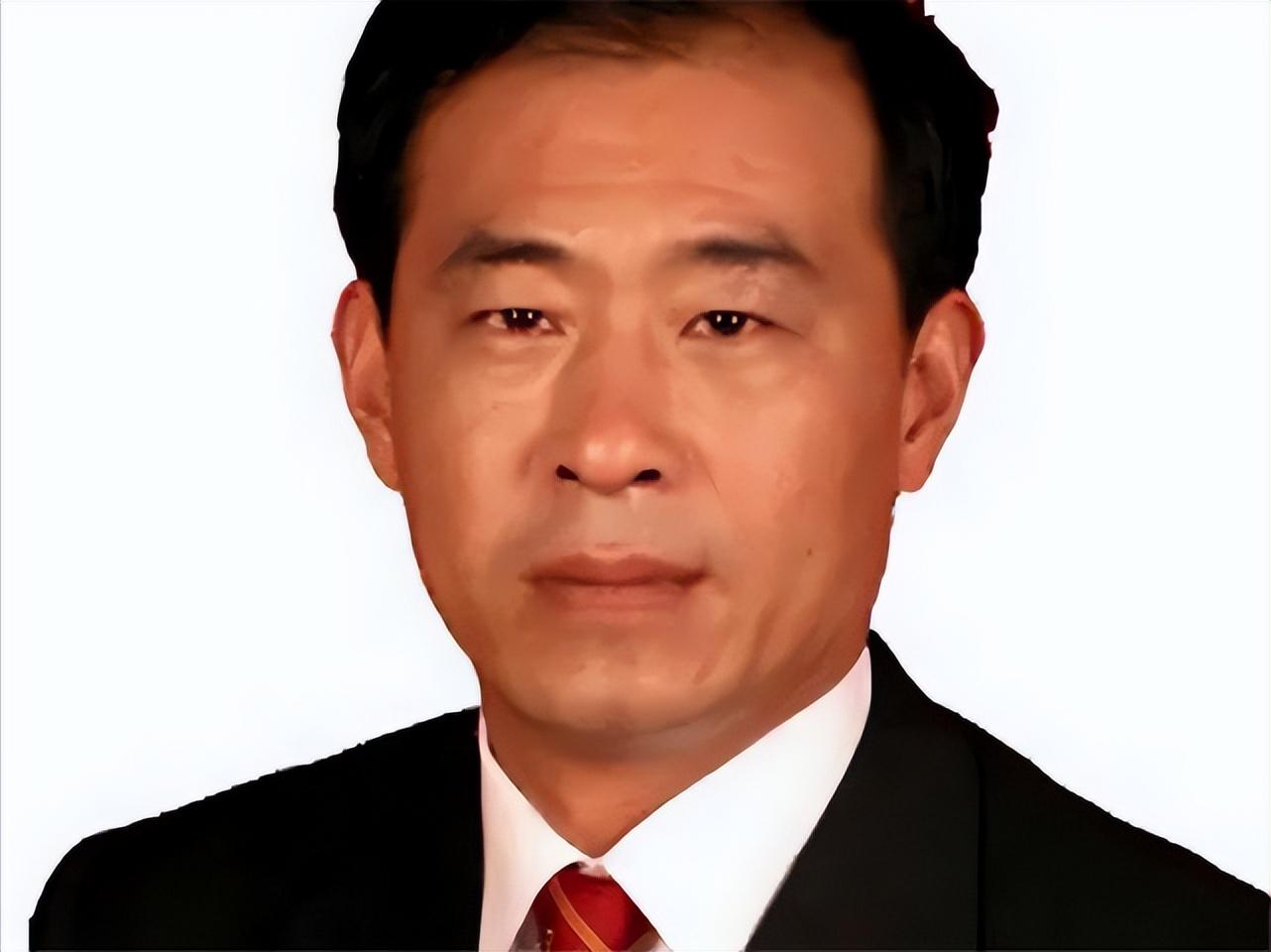 2013年,高三学生花60万雇凶弑父杀姐,姐姐临死在保护弟弟