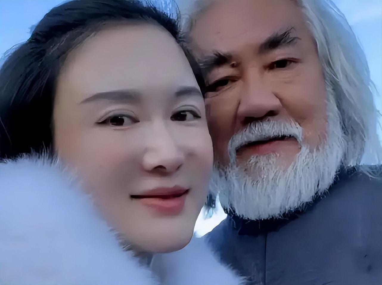 罕见72岁导演张纪中与41岁博士妻子秀恩爱网友评论区一边倒