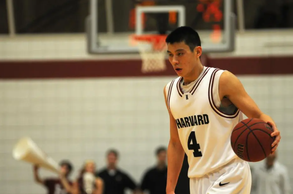 林书豪现状低调隐婚三年妻子很漂亮36岁和弟弟在台湾打篮球