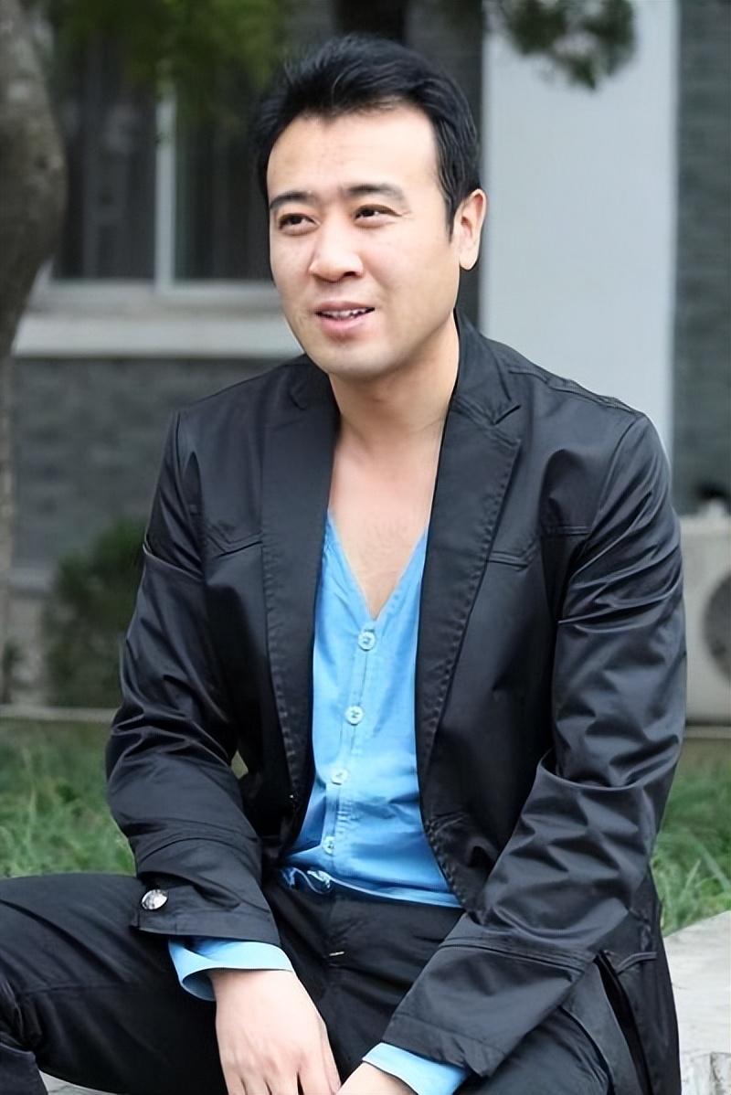 回顾演员于和伟:感激妻子在那段苦难日子里,相依相守10余年!