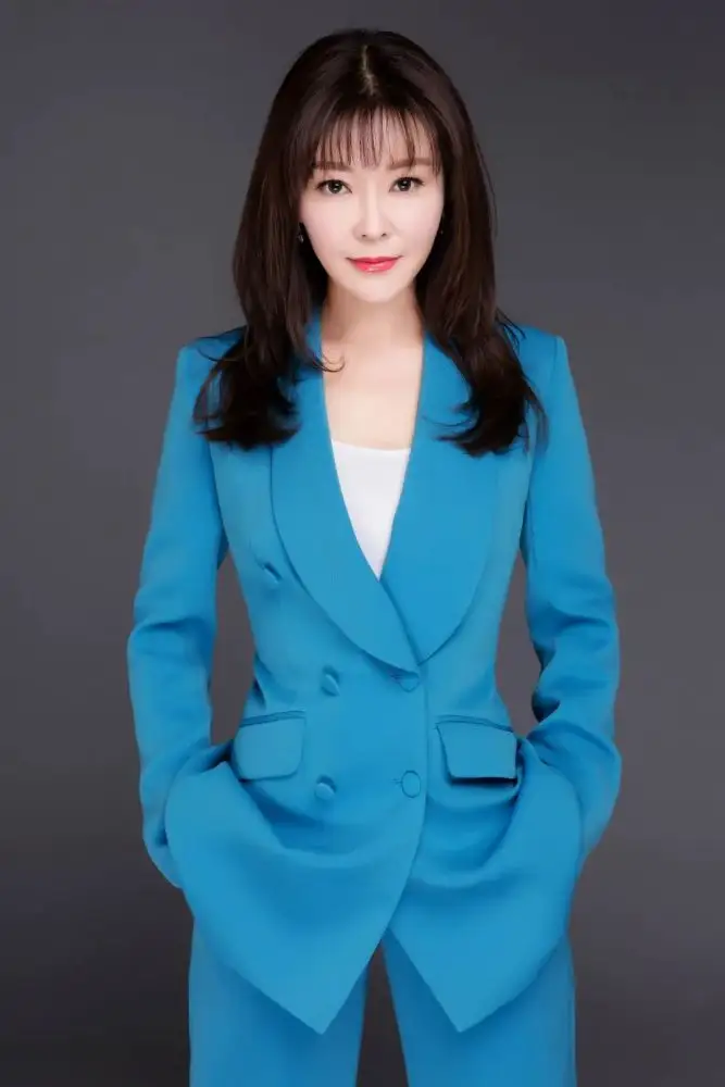 王小骞耐心地劝说谭江海,让他做出改变,要不然这性格做主持这一行,会