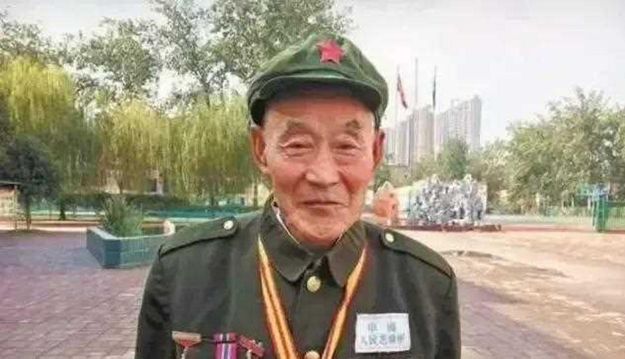 这一天,村里突然来了两个自称是国家干部的人,并向村民们询问孙顺明的