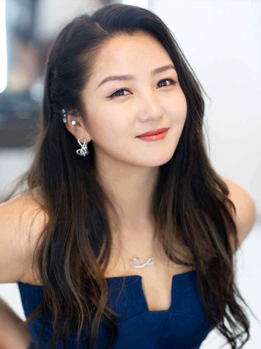 释小龙与何洁分手13年后,一个身家过亿,一个"捉襟见肘"