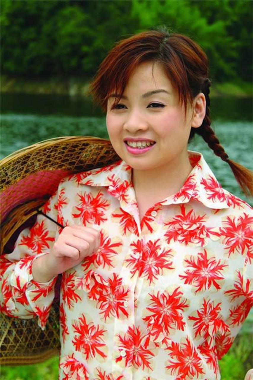 李琼是上世纪90年代红极一时的歌手,曾获得全国青年歌手电视大奖赛特