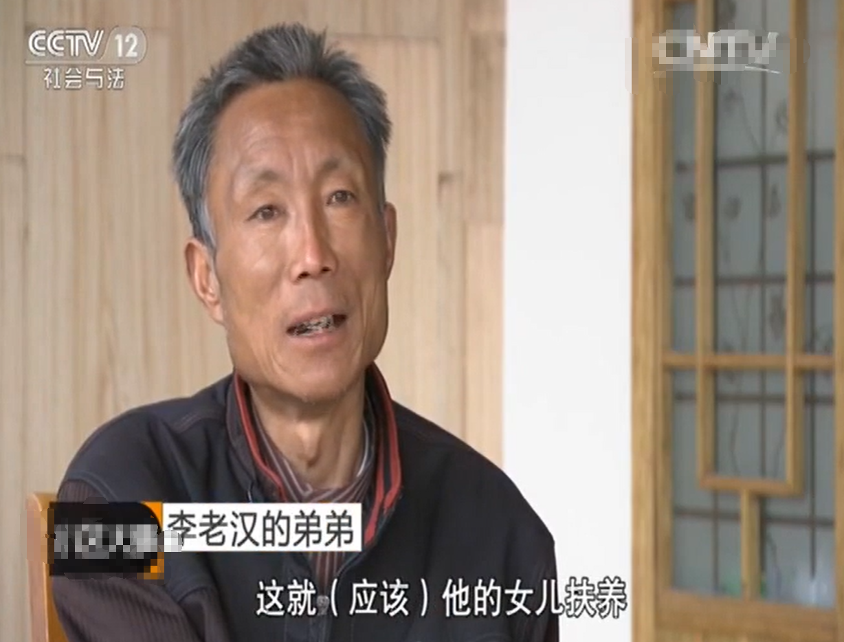 2015年江苏六旬老人生活在废弃工地无人管老人女儿拉我来的