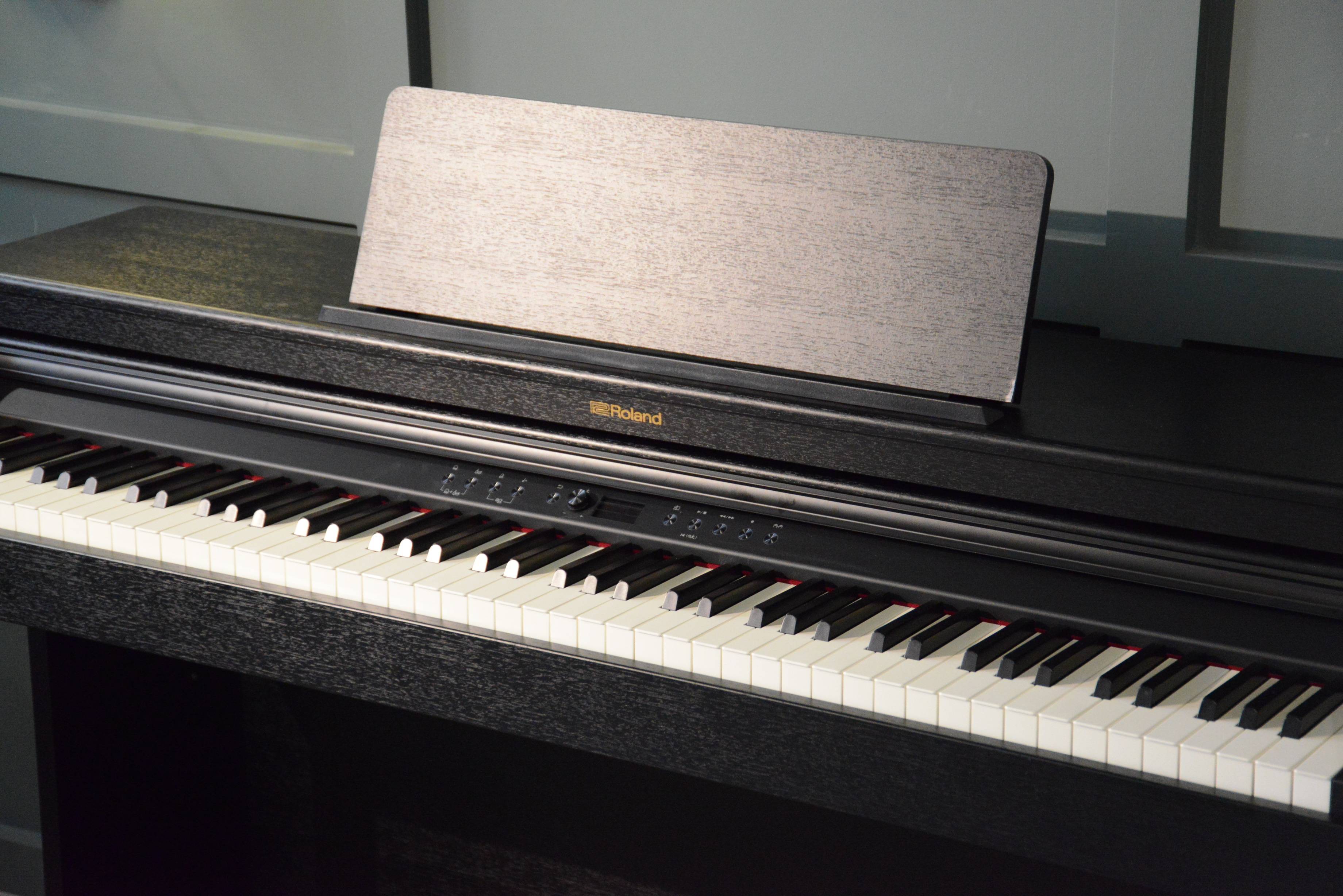 罗兰rp701电钢琴rp701 有四款颜色可选,不拘泥于单一的家居风格.