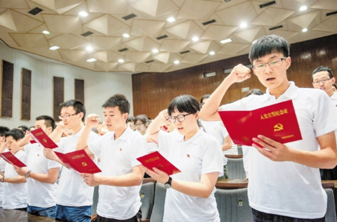 大学生入党的"硬性要求",你符合要求吗?建议大一时就申请