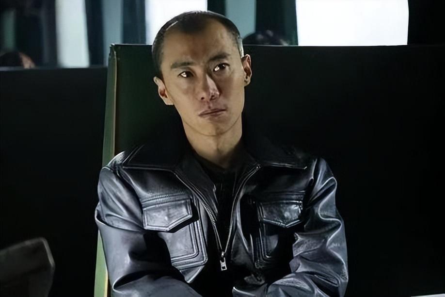 被张艺谋器重,遭章子怡吐槽演技不行,高开低走的郑昊现在很幸福