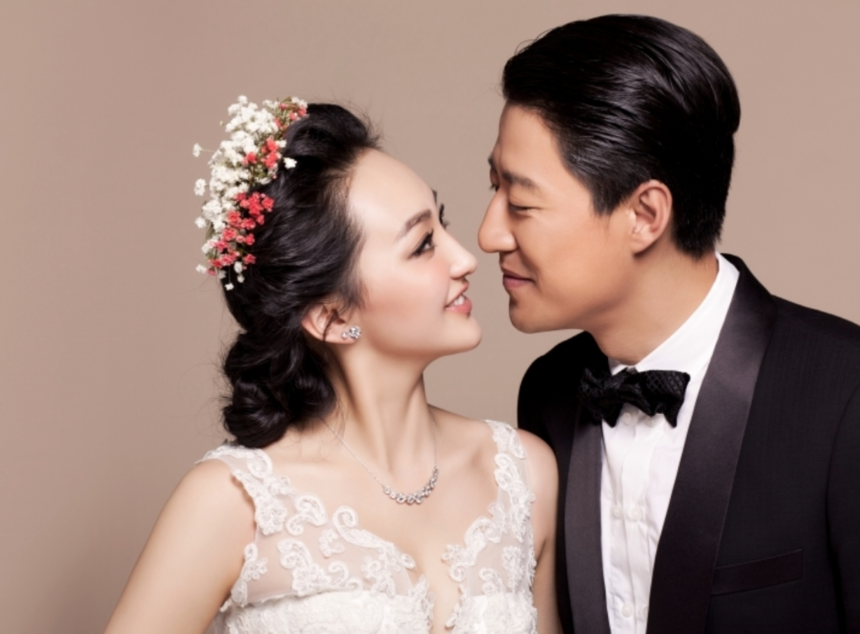 回顾演员辛月:嫁大13岁于震,7年生3娃,被丈夫一家宠成宝