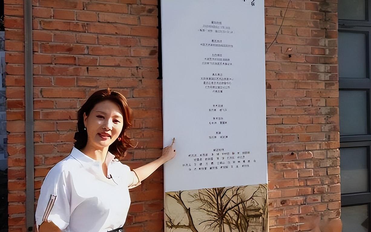 失去央视主持岗位后,刘芳菲在休息期间深思熟虑,决定不放弃主持人的