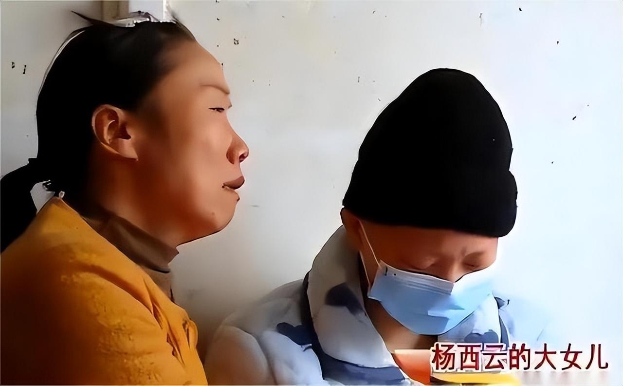一个月内两个女儿接连确诊癌症母亲绝望大哭亲戚让她二选一