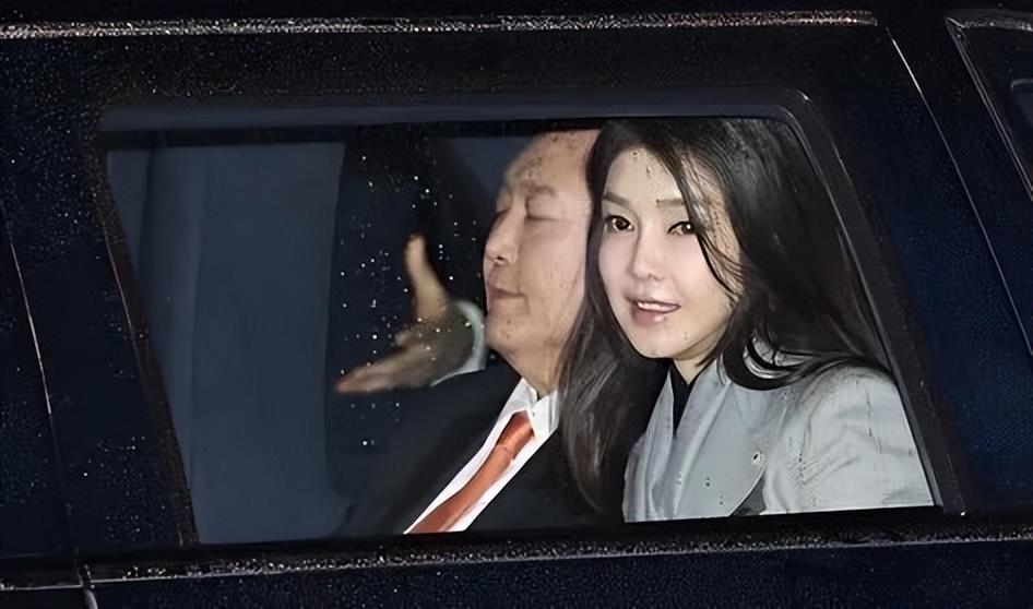 韩国第一夫人从陪酒女逆袭成顶流黑料一个比一个猛