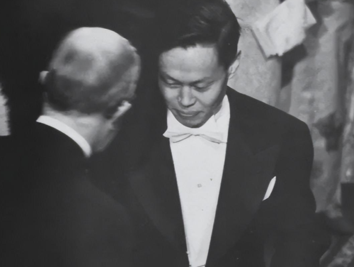 回顾杨振宁二婚娶小54岁的翁帆月薪都交给妻子如今幸福美满