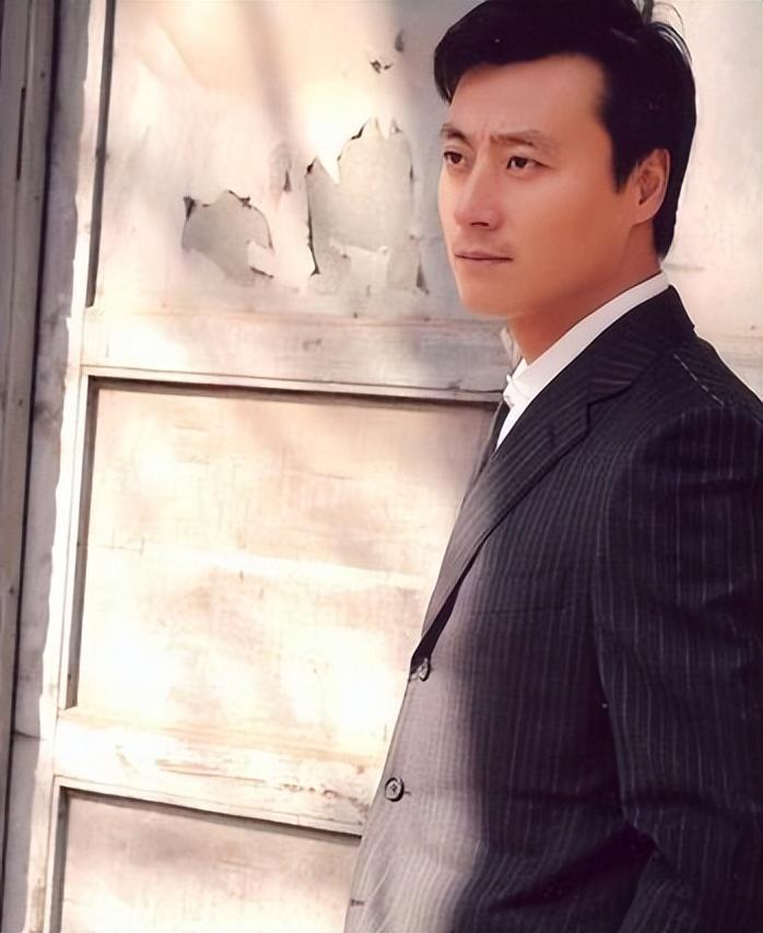 回顾演员任程伟让黄蕾住地下室室成名后只换房子不换糟糠妻