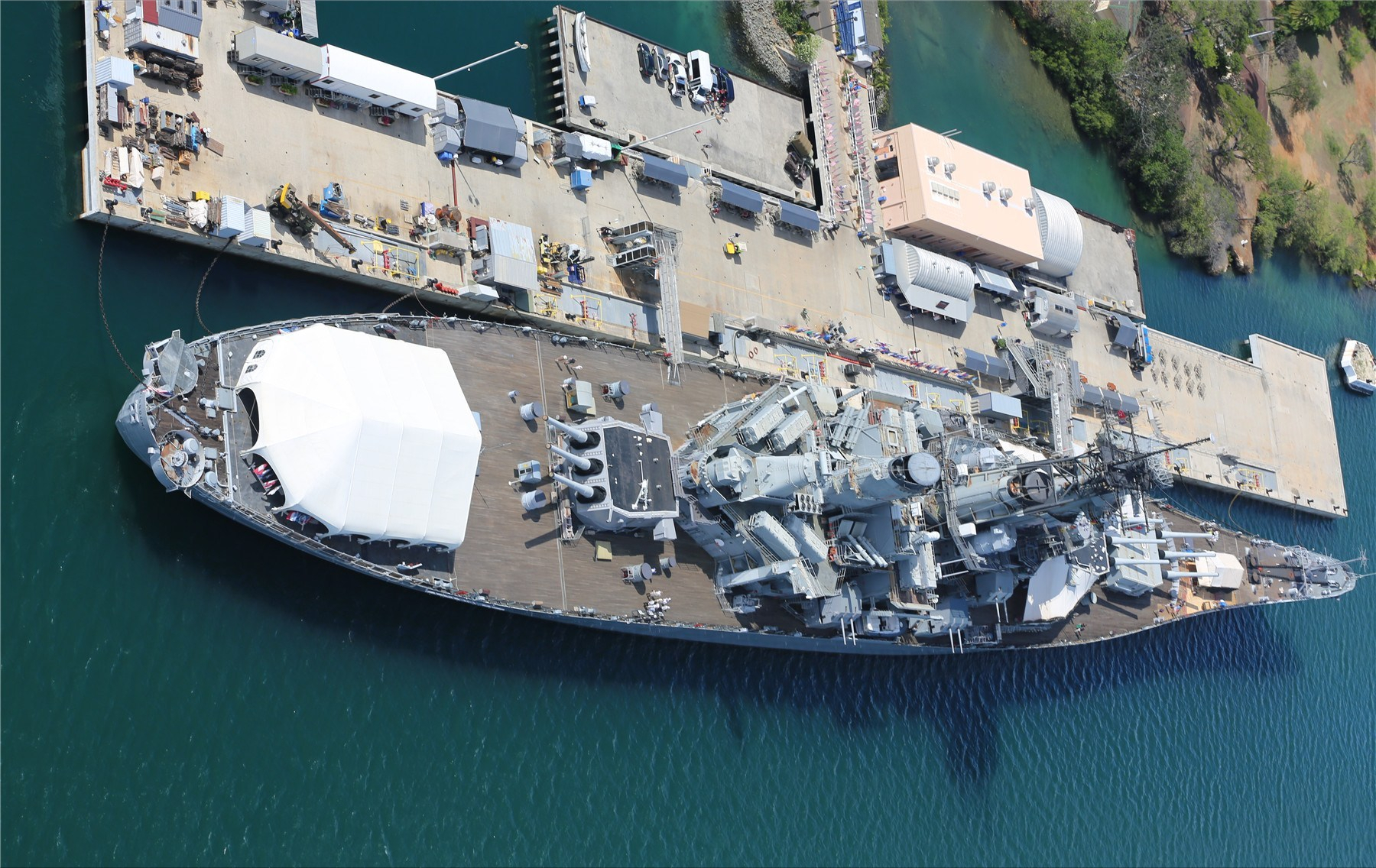 你所能见到的二战最强大武器美国衣阿华级战列舰密苏里号