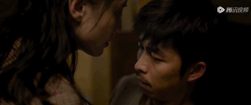 宋佳跨坐在章宇身上,实力派演员用身体告诉你,什么叫表面风平浪静,背