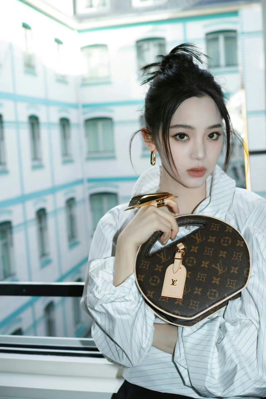 欧阳娜娜lv看秀照