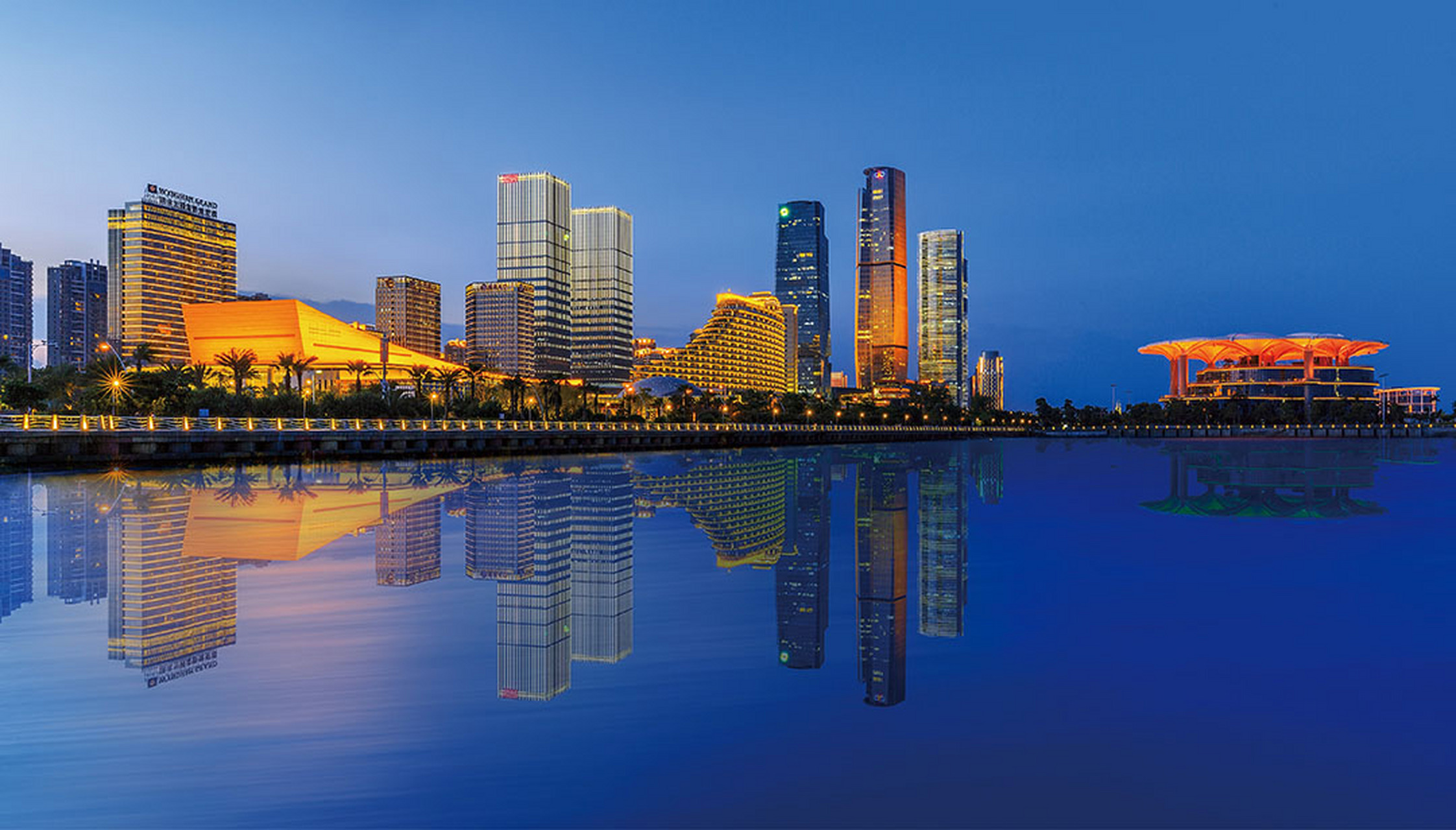 城市大玩家# 鹭江夜游是一个集信息,商务,文化,娱乐,互动于一体的