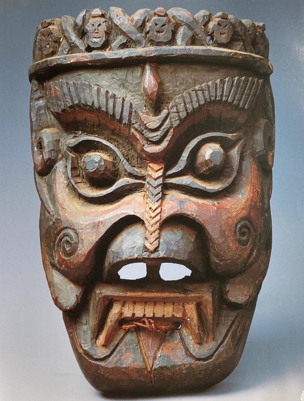 《中国少数民族面具》61 跳神面具  跳神面具,这一古老而神秘的宗教