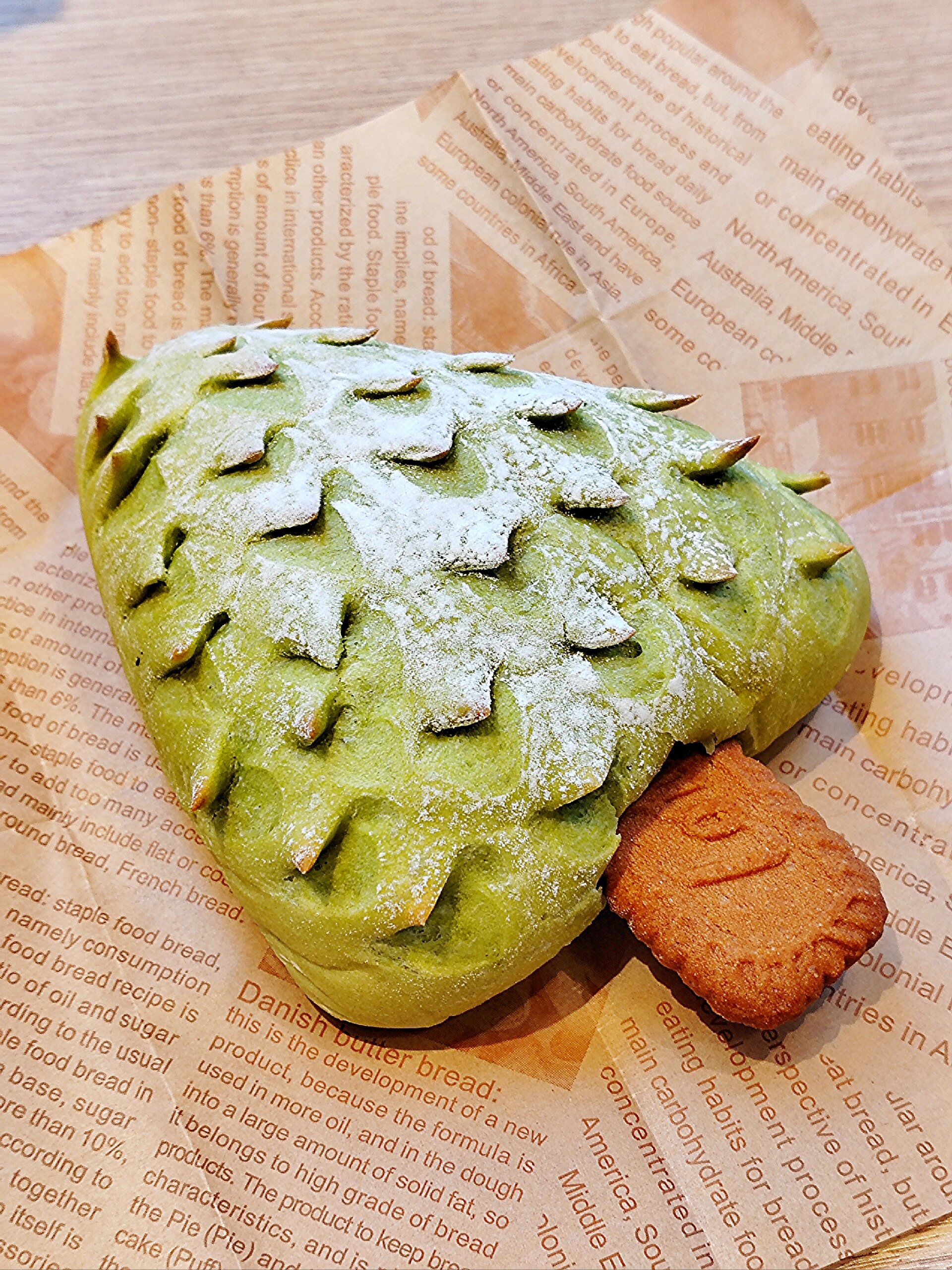 昨晚在面包店看到它,就被它的可爱造型吸引了