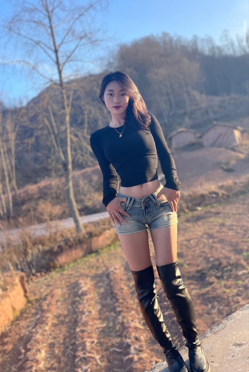 农村大山最朴实无华的女孩,她干净纯洁,守身如玉.