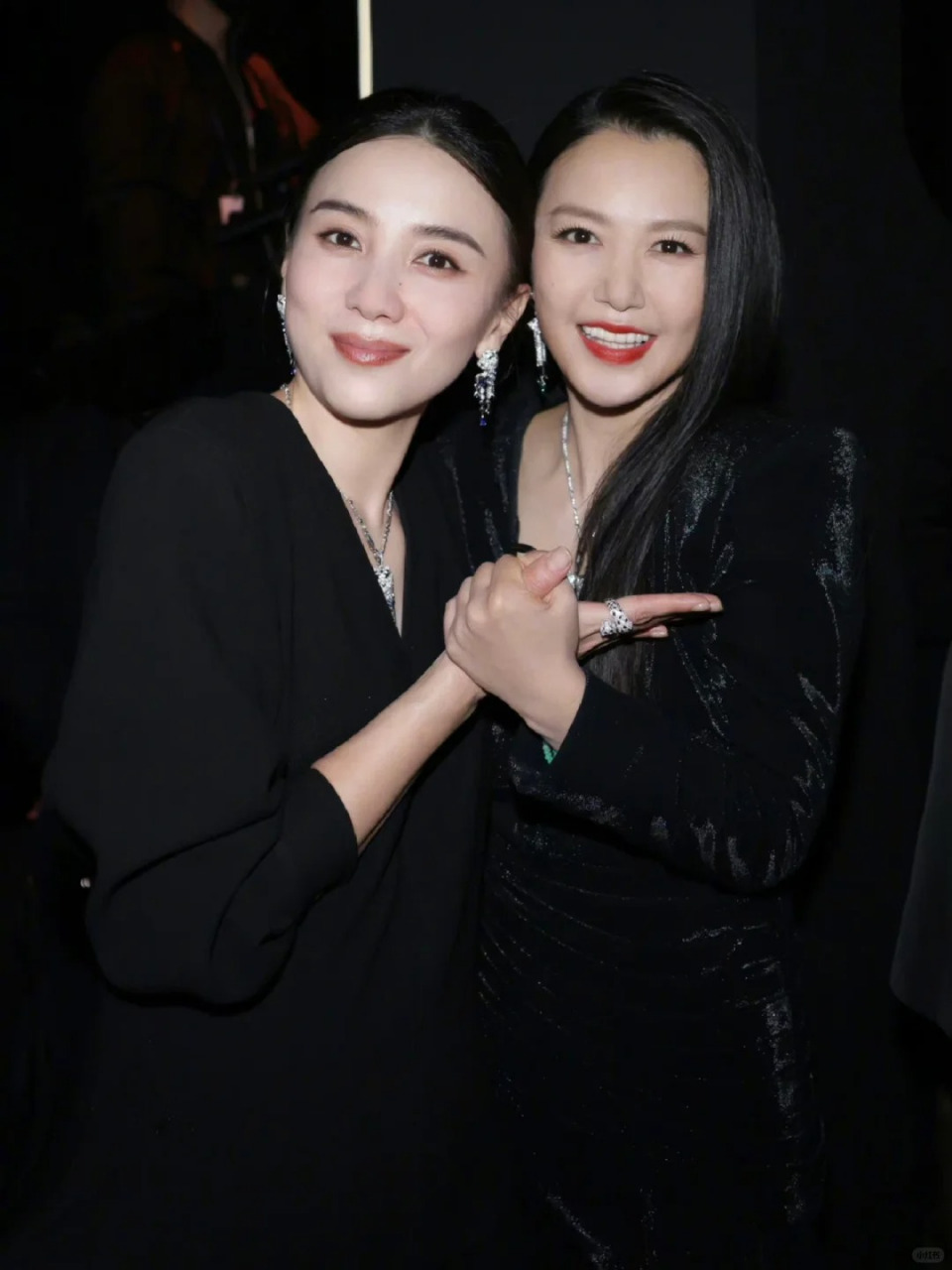 宋佳晚宴合照曝光,星光熠熠惊艳夜  宋佳这女神真是让人惊叹啊!