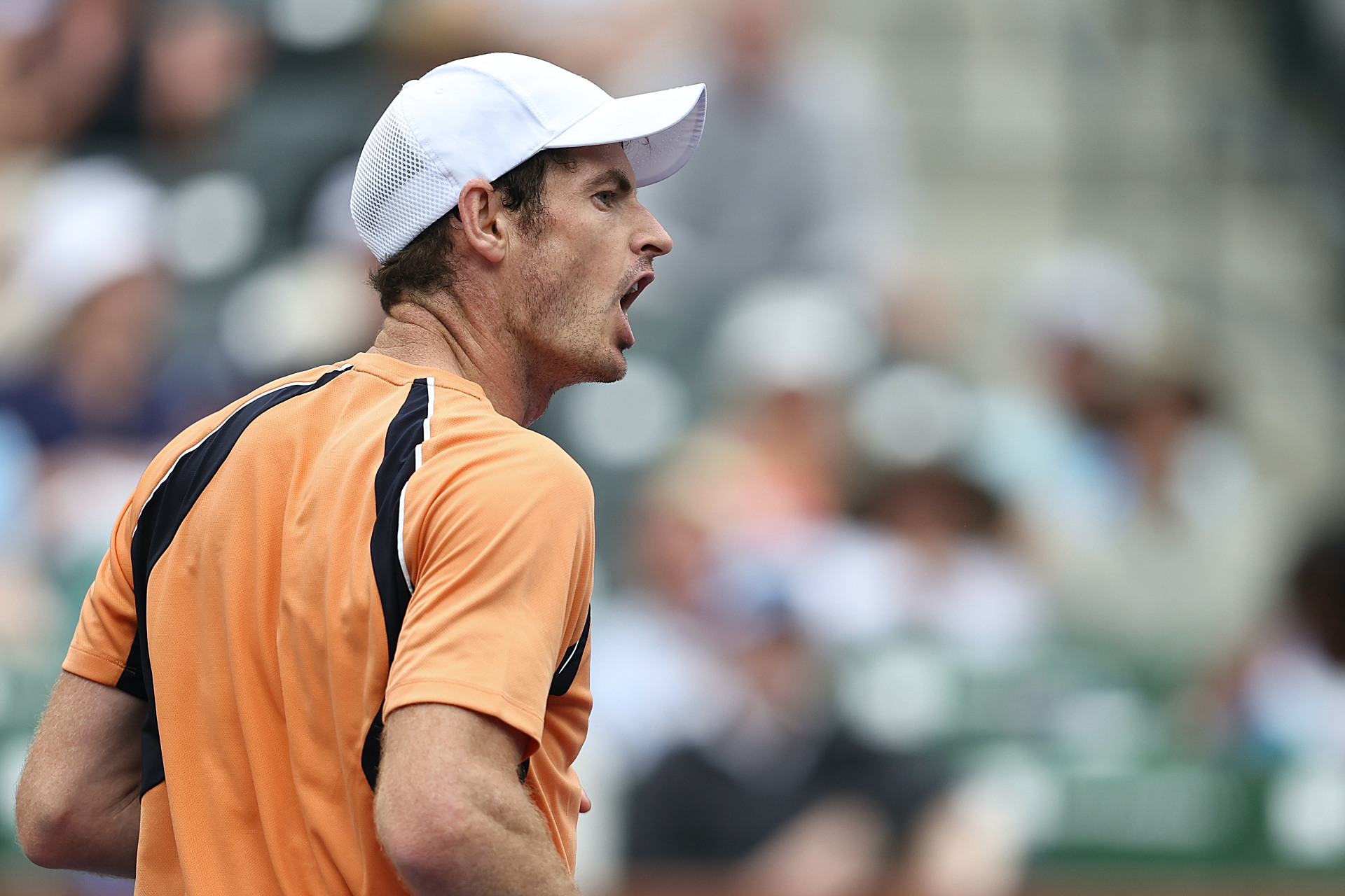 在热烈而紧张的气氛中,英国网球巨星安迪·穆雷以其独特的魅力和超凡