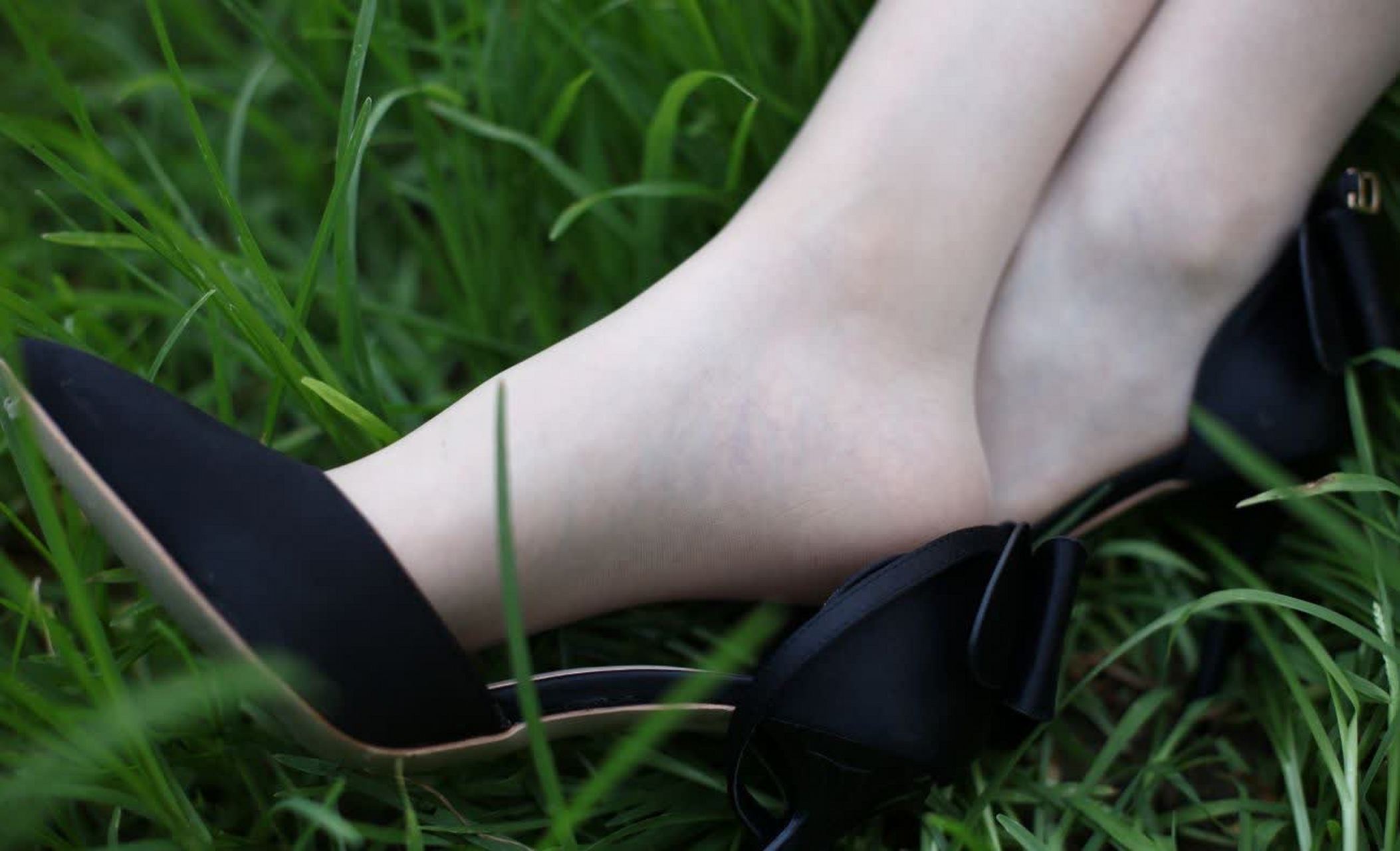 尖头高跟鞋引领时尚之美,让你原本简约的造型瞬间变得耀眼夺目,让你的