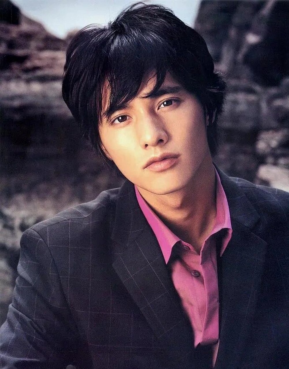 木村拓哉和元斌,两位都是演艺界的璀璨之星✨,他们