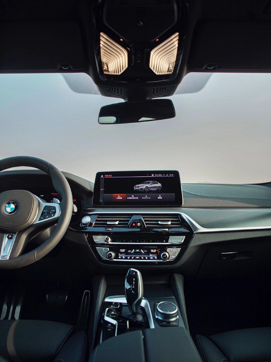 内饰照片识车竖屏拍摄的正面车载内饰图片汽车内饰摄影移轴拍摄汽车