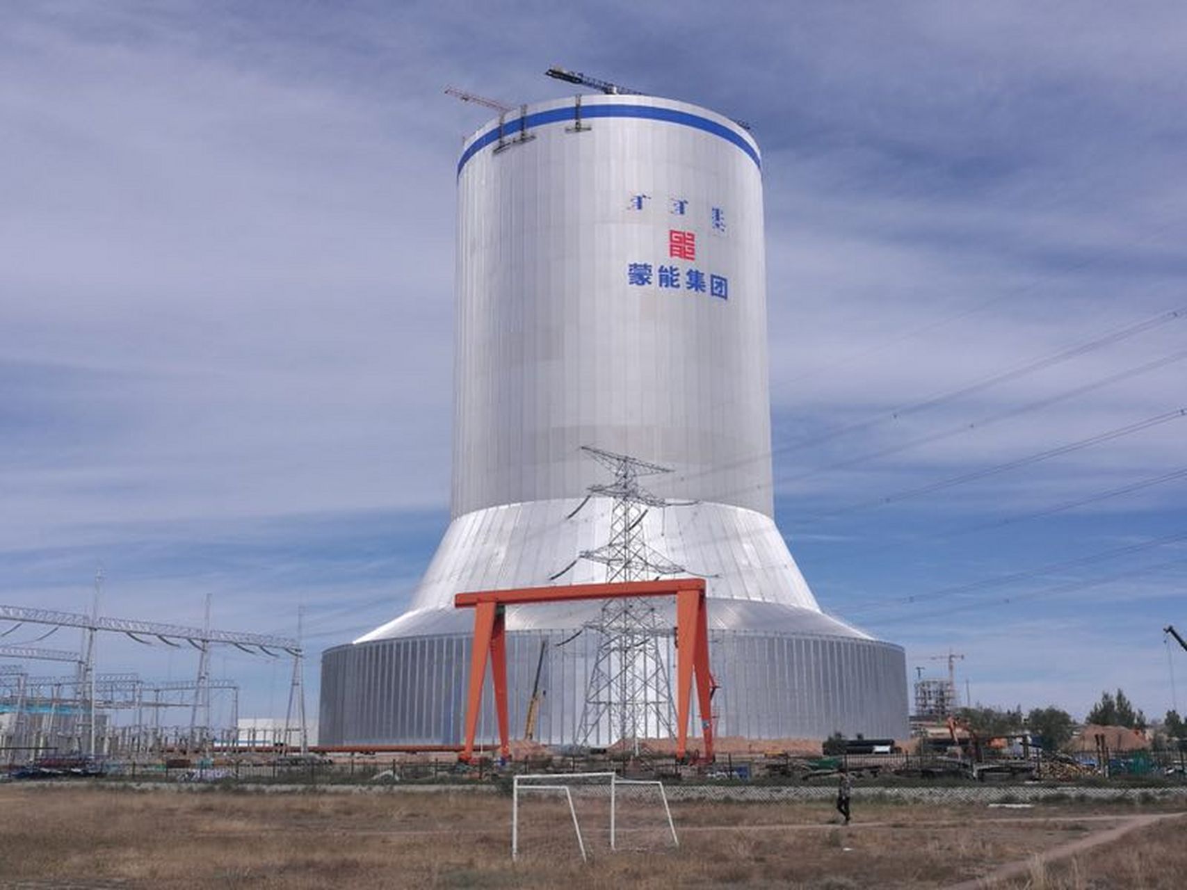 在电力工业中,空冷塔作为一种高效冷却技术,对于确保发电厂的安全运行