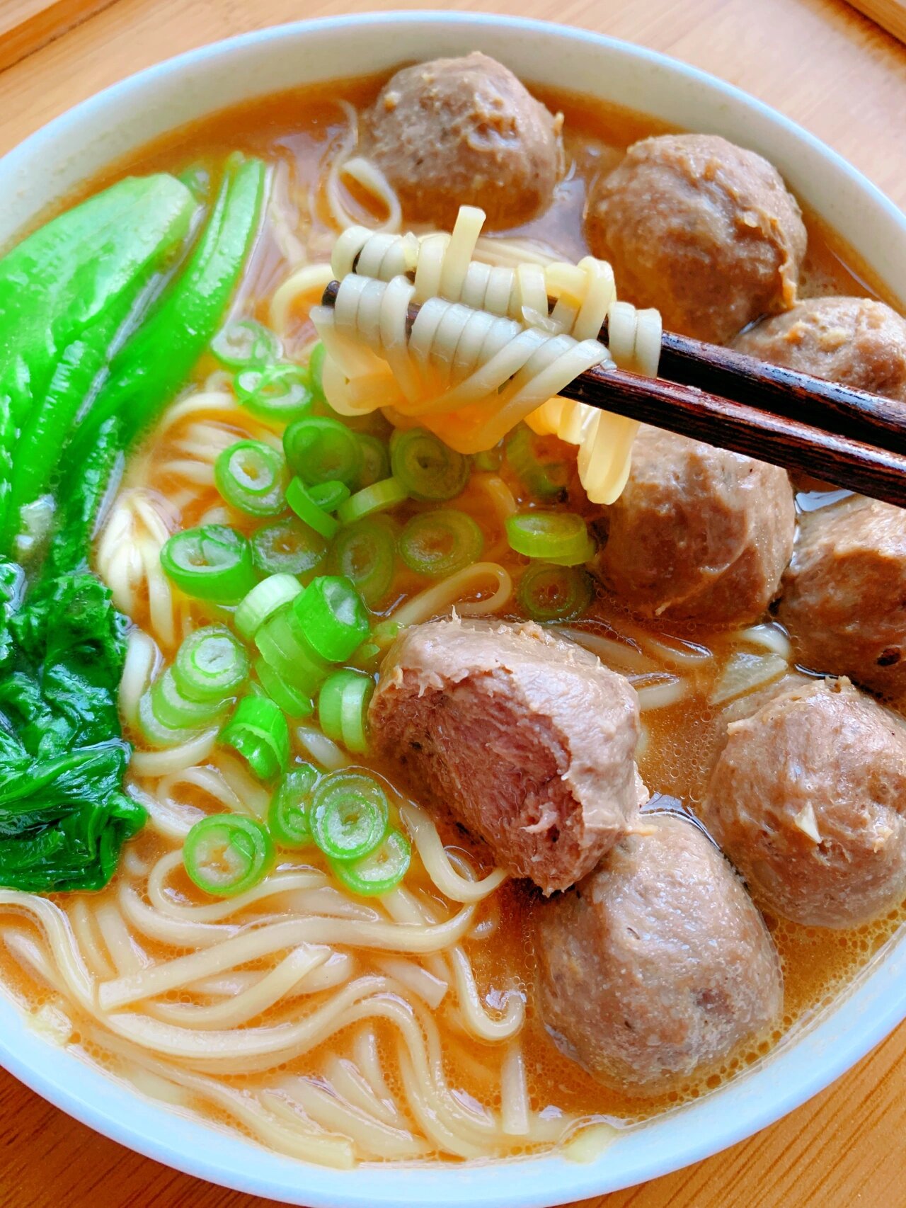 3月6日下班跟老婆出去逛街路过一家饭馆的时候飘来的香味真的让人
