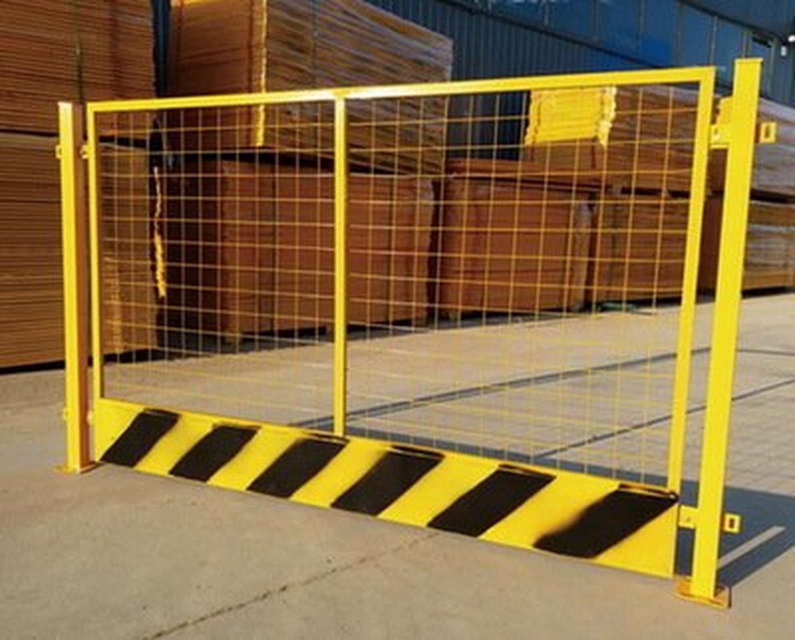 基坑围栏网的规范和要求     装置修建工地施工搭设临边防护栏杆时有