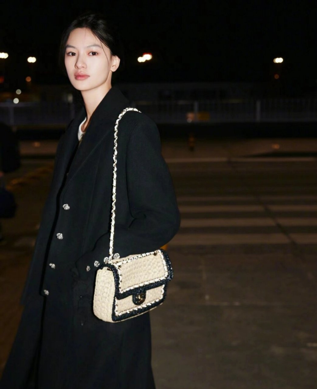 明星私服穿搭:因为一套衣服粉一个人邱天  最近,我被邱天的一套私服穿