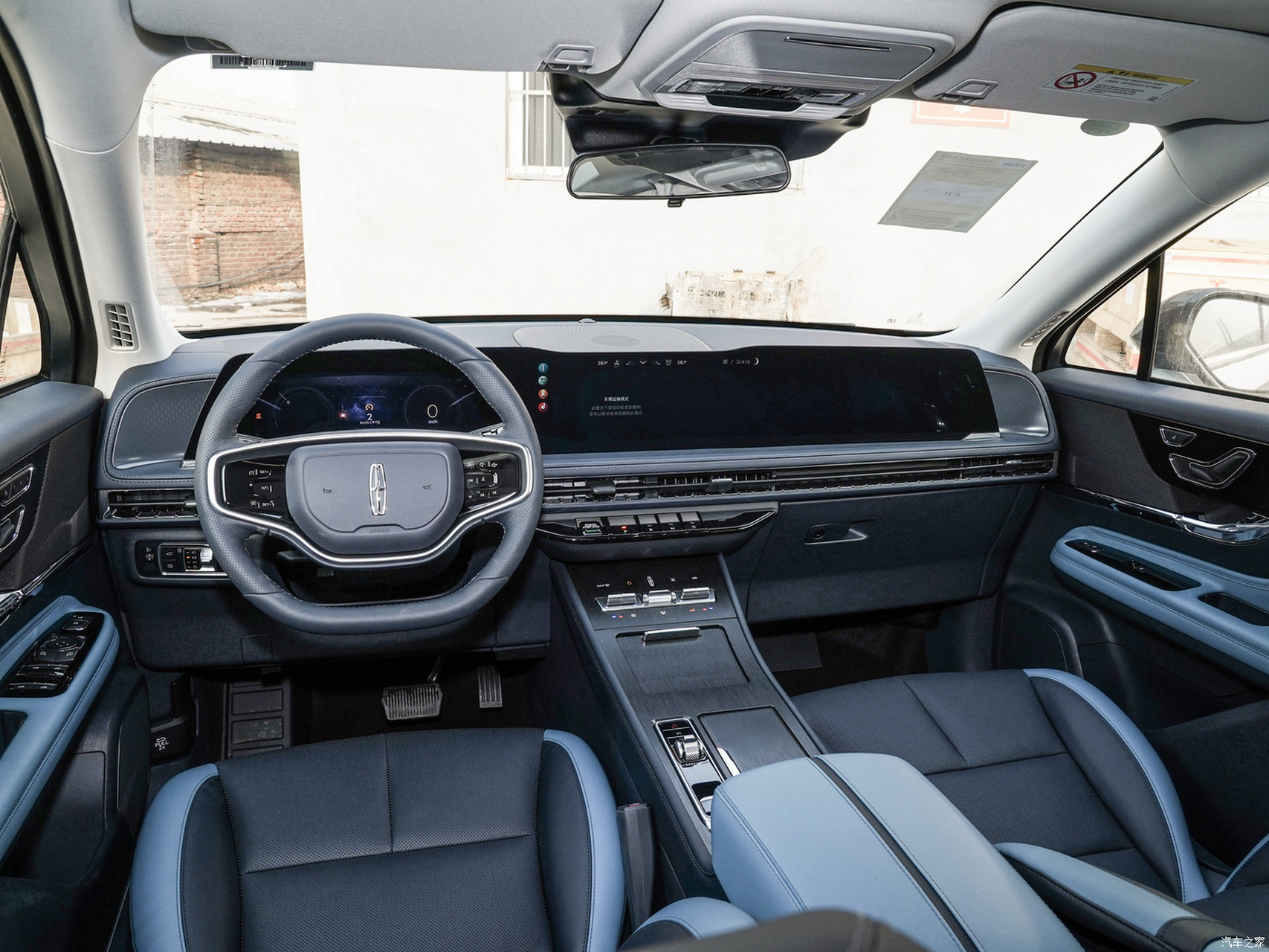 3月6日,全新电混林肯z正式上市,该车同样采用长安福特最新的油电混动