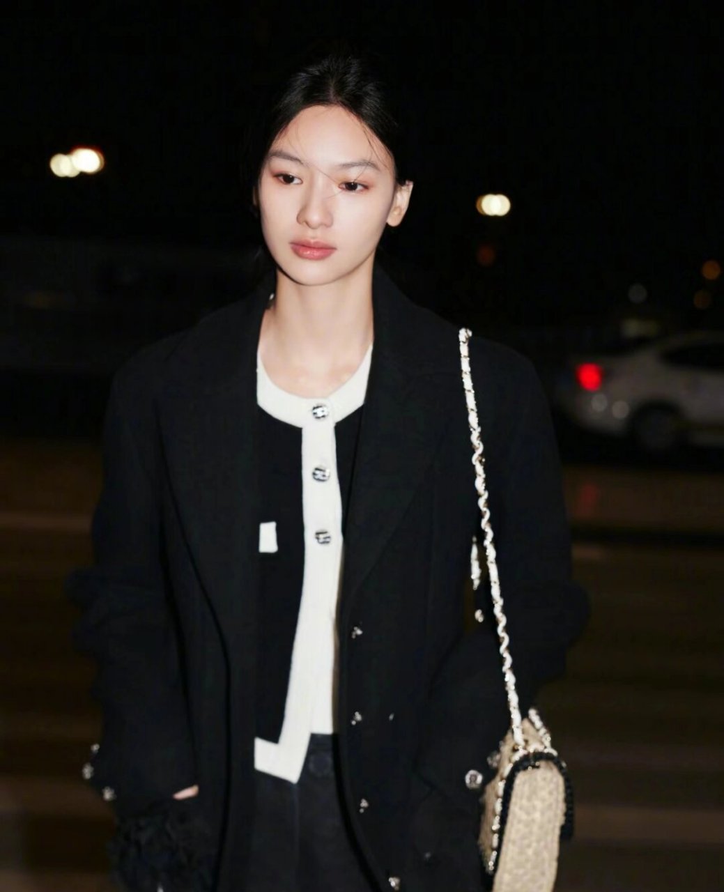 明星私服穿搭:因为一套衣服粉一个人邱天  最近,我被邱天的一套私服穿