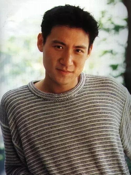 这个红衣小哥真是张学友吗?mygod