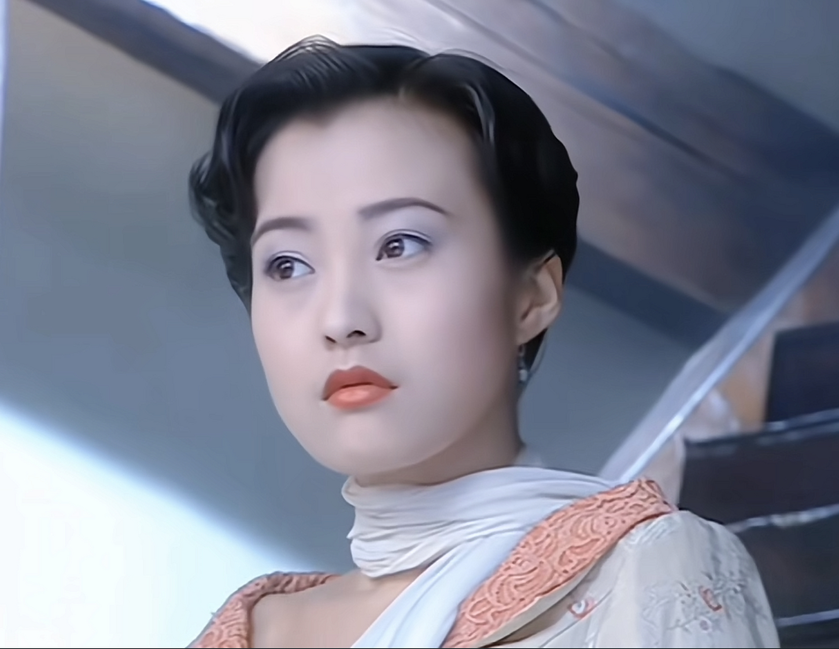 大概只有郝蕾版的十三姨能和关之琳pk了吧