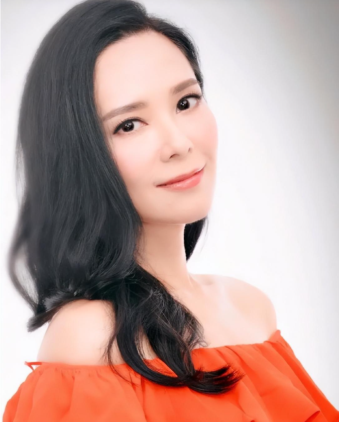 12年前,那个倒贴3套房嫁到河南农村的混血港姐郭羡妮,如何了?