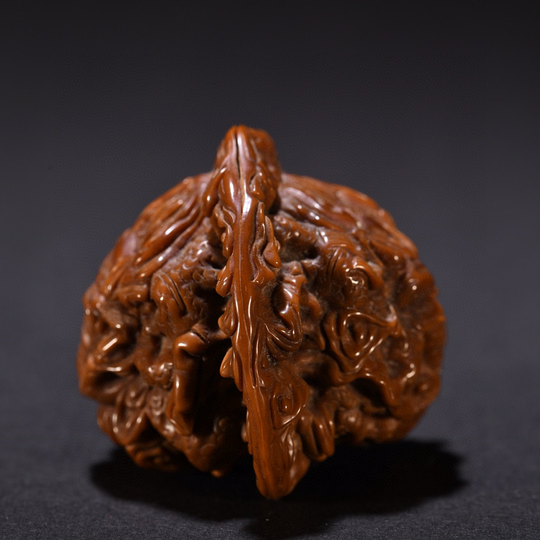 旧藏 核雕龙纹手球一对