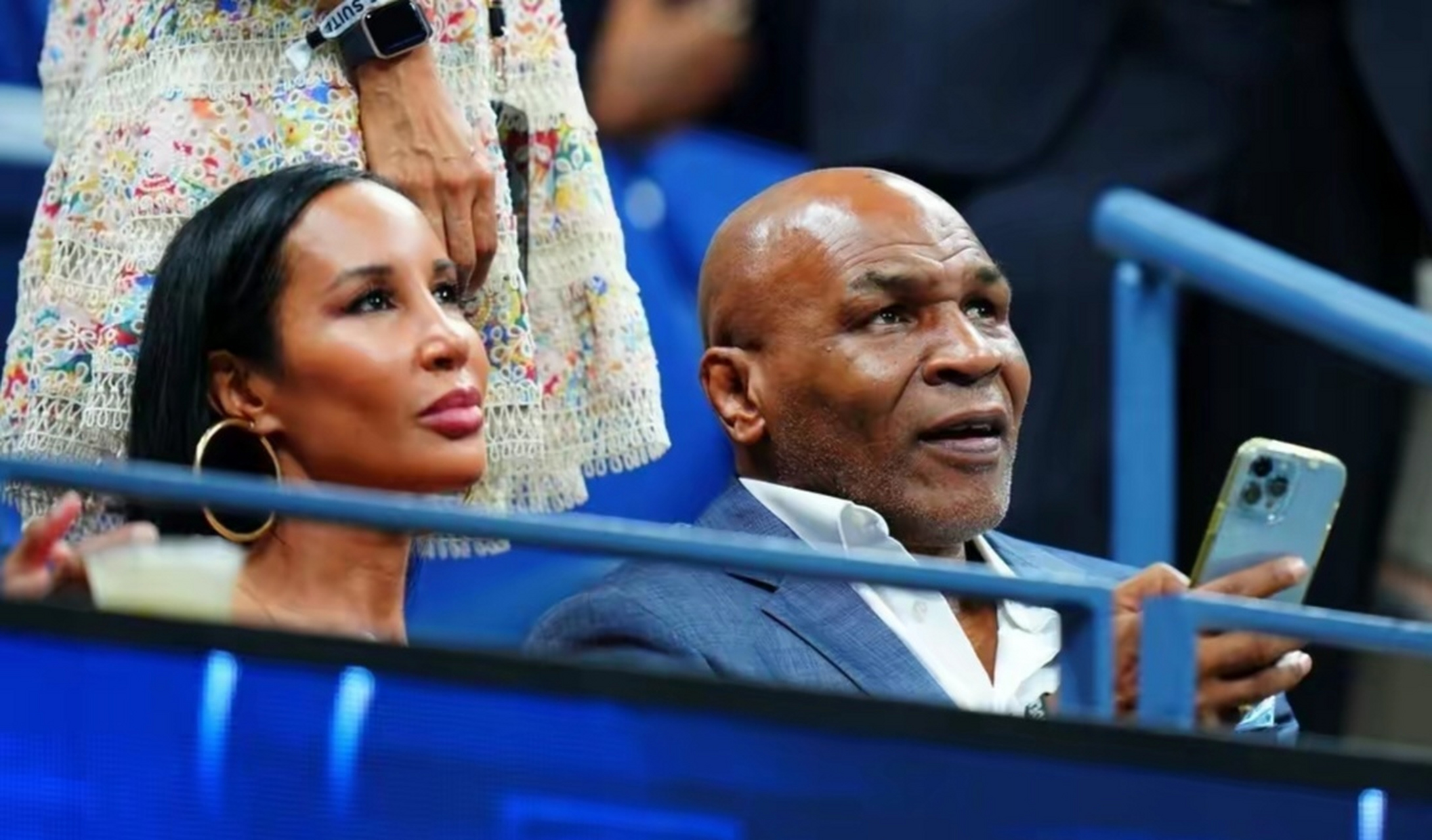 57岁的迈克-泰森宣布复出,对阵比他年轻30岁的网红拳手杰克-保罗.