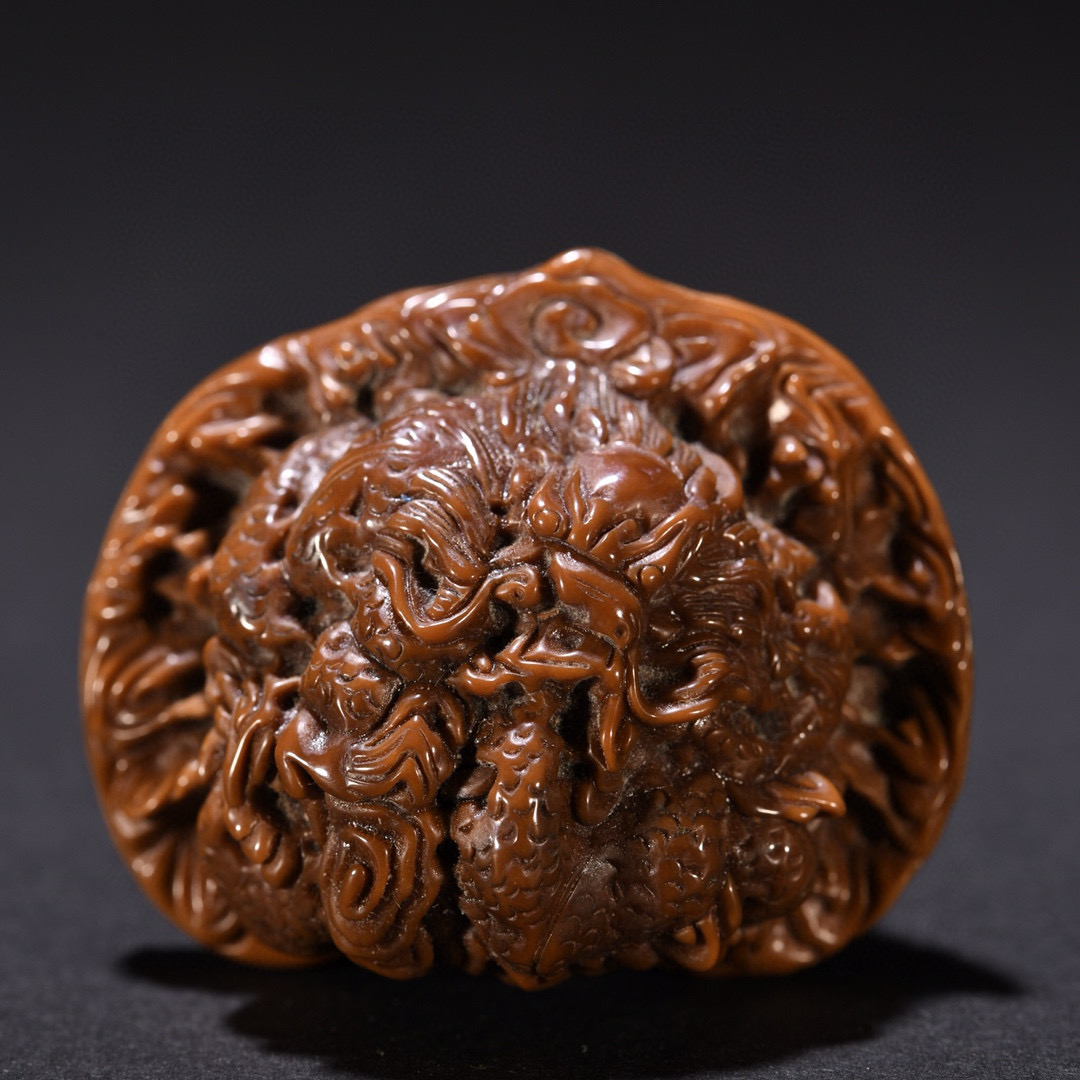 旧藏 核雕龙纹手球一对
