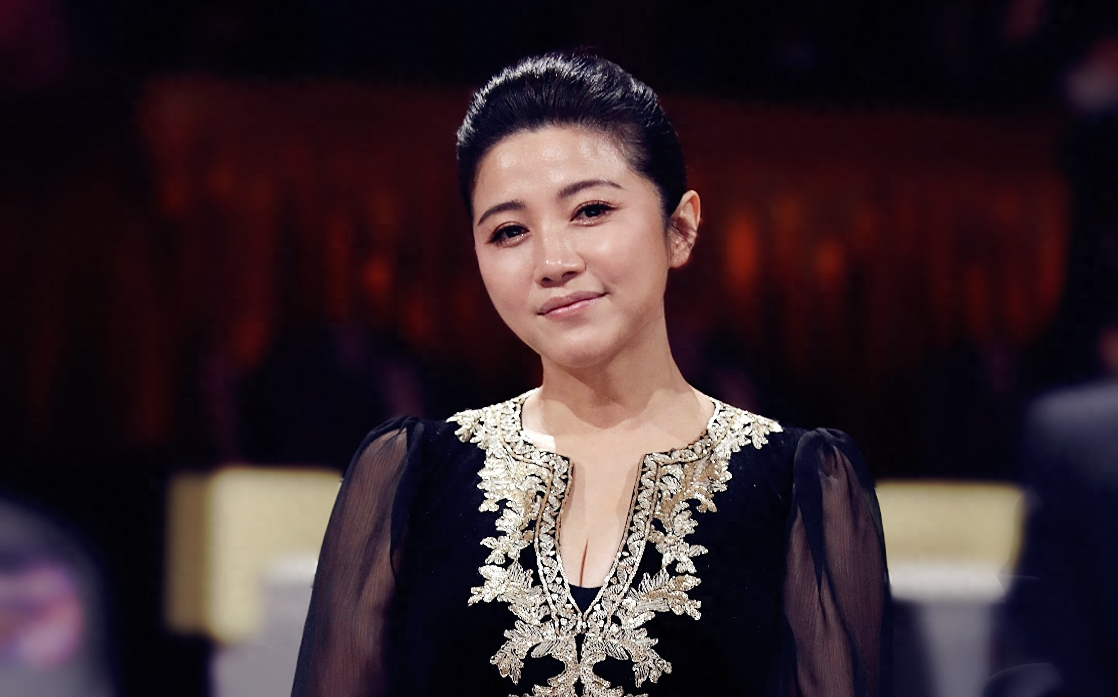 演员颜丙燕:10年拿8个影后,不上综艺,不接广告,至今单身