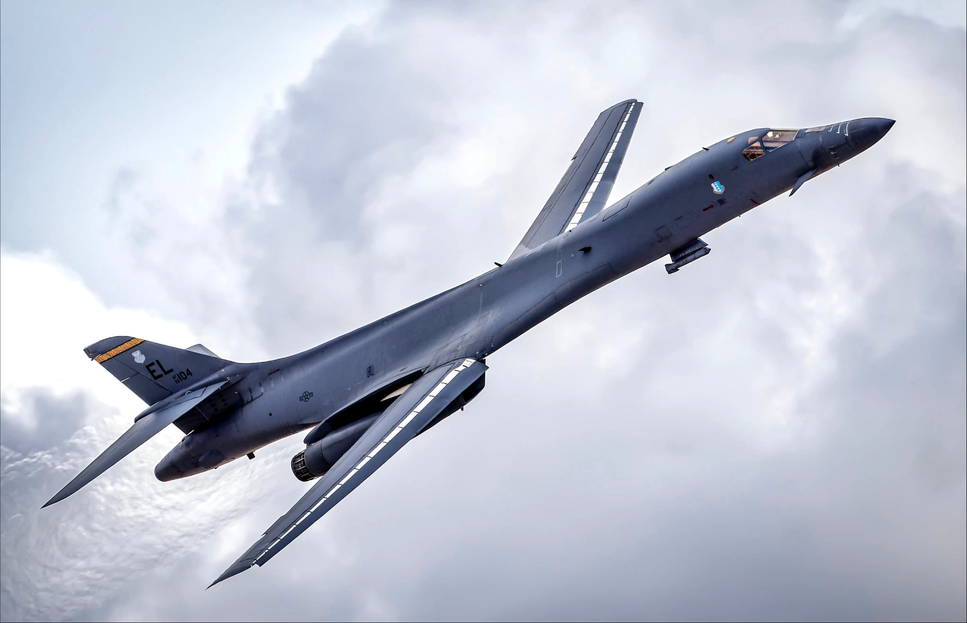 飞行器欣赏:美国空军 b-1b"枪骑兵"轰炸机,该机是美国空军装备的可变