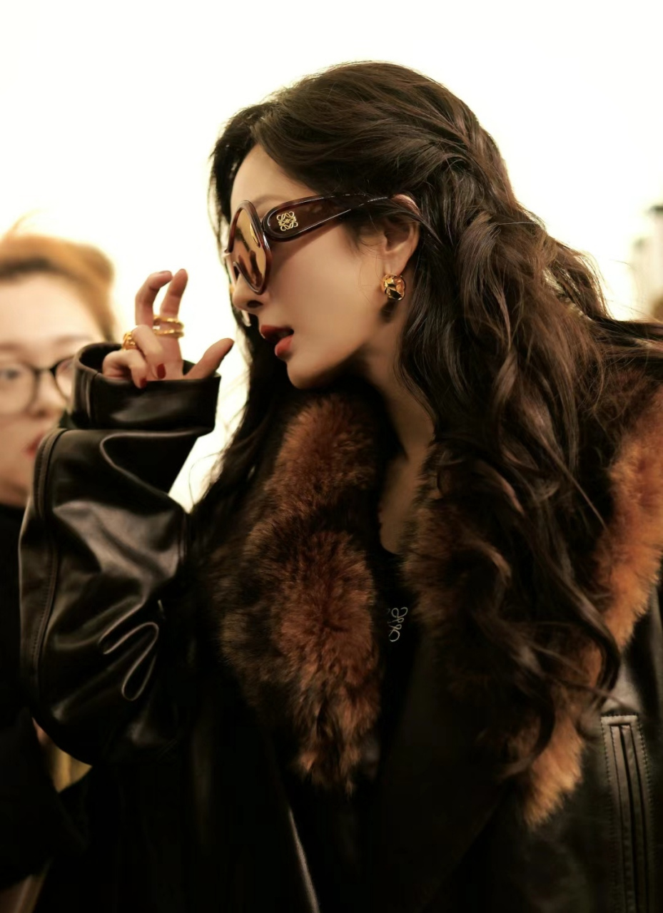 今天是女神节,我发现大家偏爱的女神,个个都是大女主,戴上墨镜后,你能