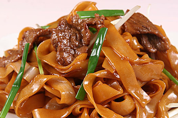 广东人每天必吃的早餐,让你口水直流的粤菜经典——干炒牛河!