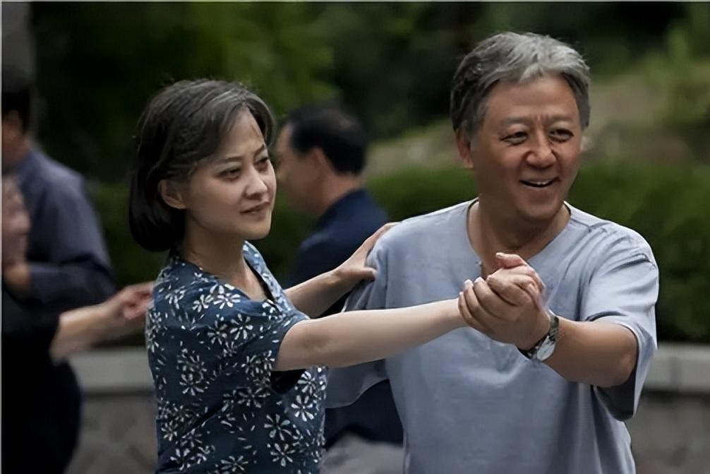 后来王茜华才知道,自己之所以被换下来,是因为梅婷来了.