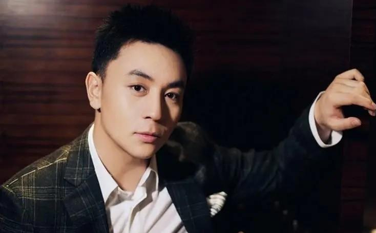 回顾释小龙何洁分手多年后一个身家过亿一个捉襟见肘